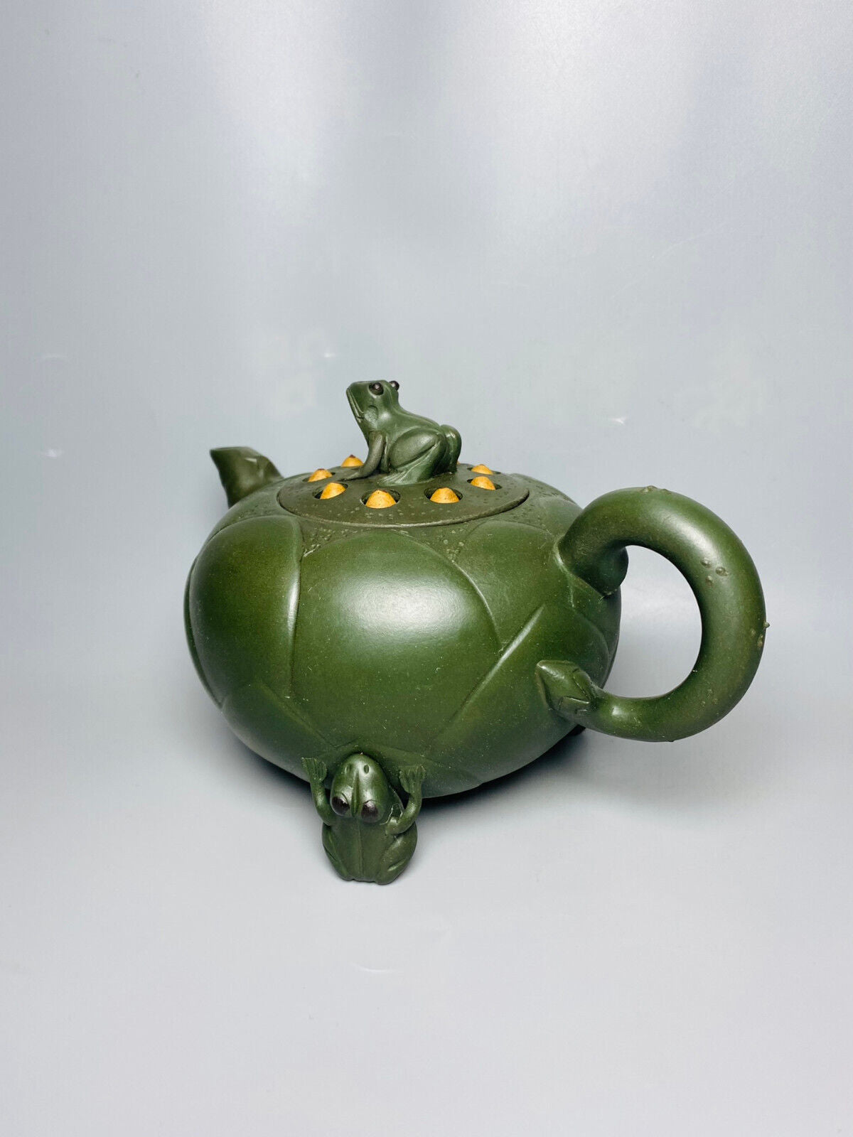 Chinese Yixing Zisha Clay Handmade Exquisite Teapot（ 莲子青蛙壶 底款：蒋蓉）