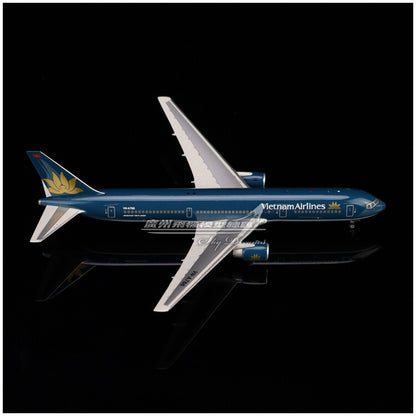 1:400 Phoenix Vietnam Airlines BOEING 767-300ER Passenger Plane Diecast Model