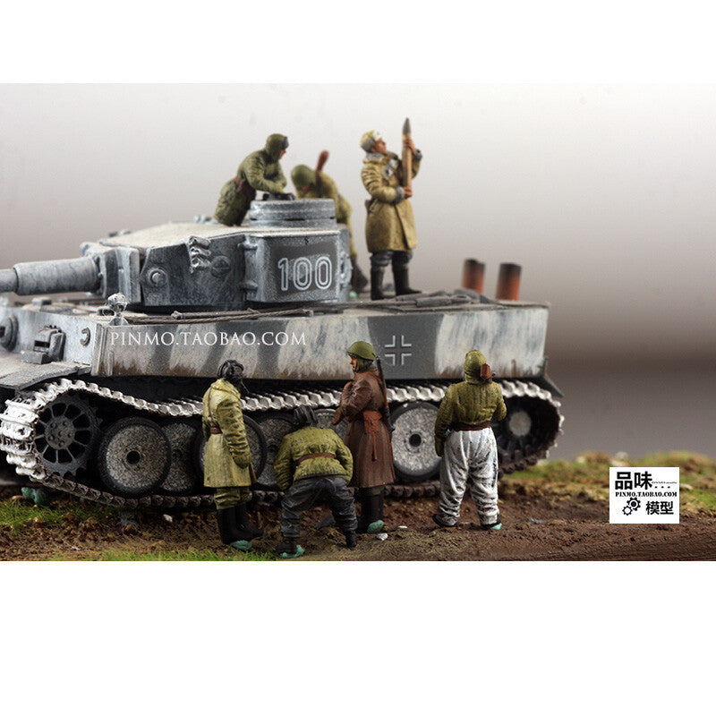 1/72 Soviet battlefield Soviet Union 7 soldiers Model