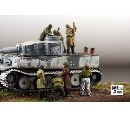 1/72 Soviet battlefield Soviet Union 7 soldiers Model