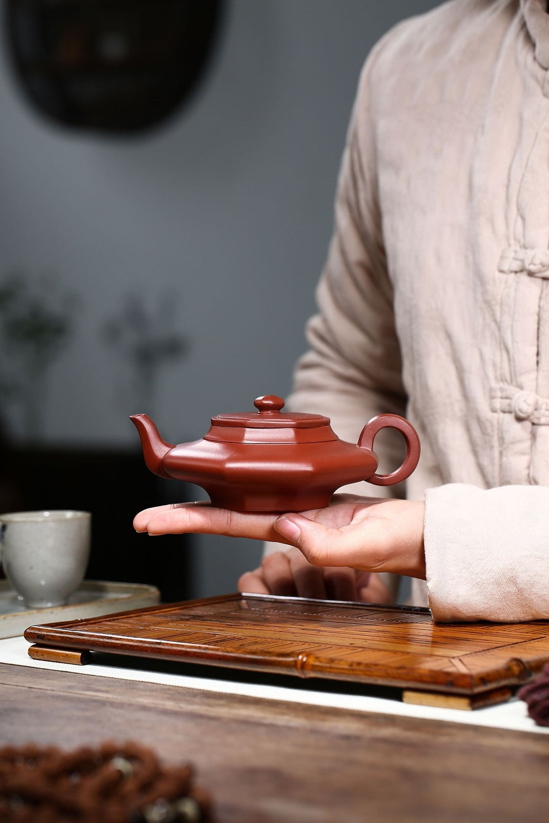 China Yixing Zisha Pottery Clovershrub Clay Handmade 180cc Eight Sides Teapot