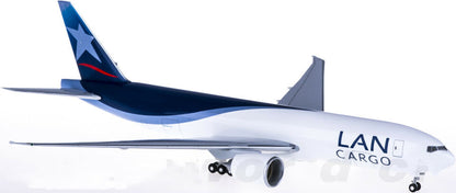 1:200 28CM Hogan LAN CARGO BOEING 787-8 Airfreighter ABS Plastic Aircraft Model