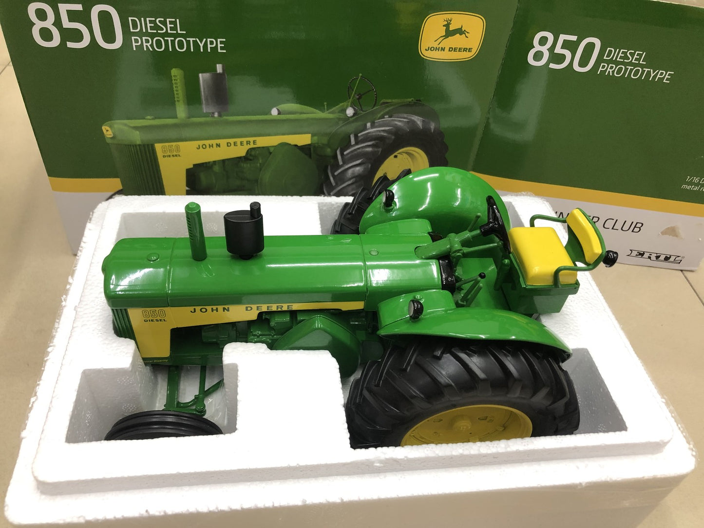 1:16 ERTL JOHN DEERE 850 Tractor Farm Agricultural Machinary Diecast Model