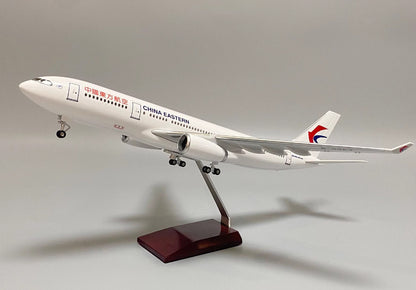 1:157 47CM CHINA EASTERN BOEING 777-300ER Airplane Landing Gear Resin Model