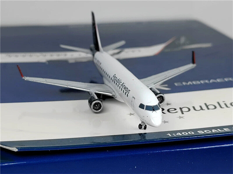 GeminiJets Republic Airways E175LR N402YX 1/400 Aircraft Pre-built Model