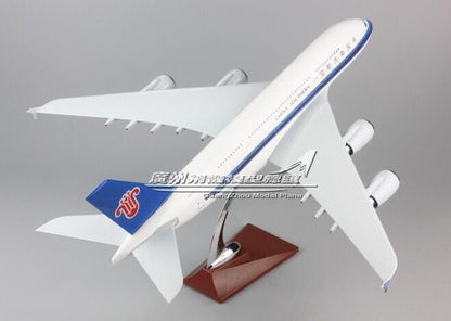 45CM 1:160 CHINA SOUTHERN AIRBUS A380 B-6136 Passenger Airplane Resin Model