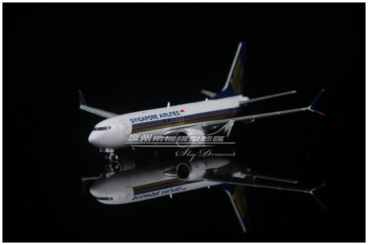 1:400 JC Wings SINGAPORE AIRLINES BOEING 737 MAX 8 Passenger Plane Diecast Model