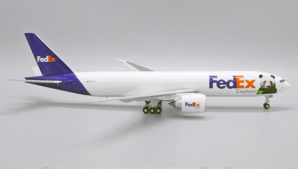 1:200 32CM JC WINGS Fed BOEING 777F Aircraft Plane Diecast Airfreighter Model