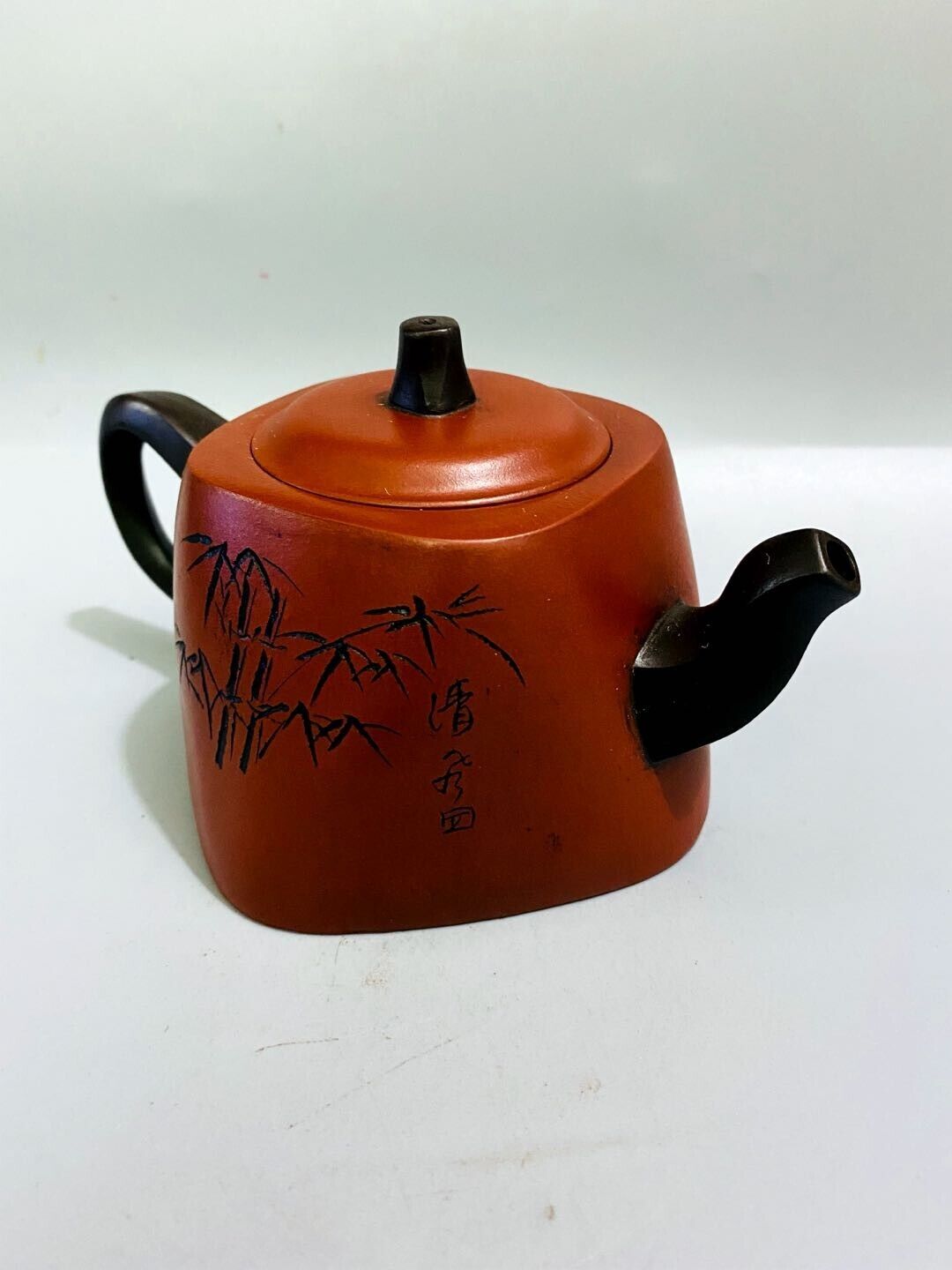 l-0Chinese Yixing Zisha Clay Handmade Exquisite Teapot （双色刻绘壶 底款：顾景舟）