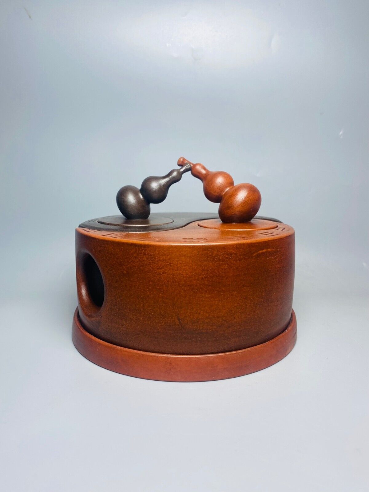 Chinese Yixing Zisha Clay Handmade Exquisite Teapot（太极壶 底款：吕尧臣）