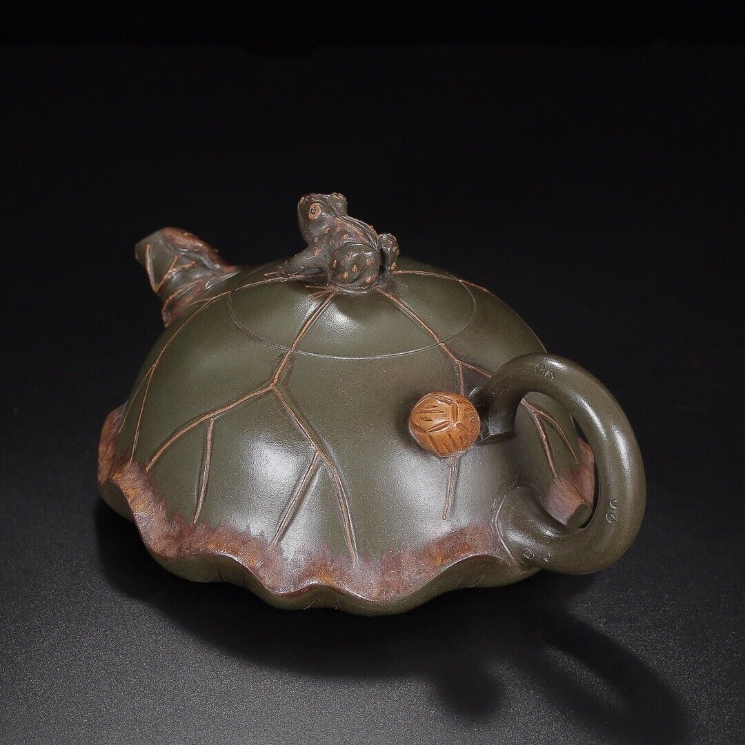 Chinese Yixing Zisha Clay Handmade Exquisite Teapot（荷叶青蛙 底款：蒋蓉）