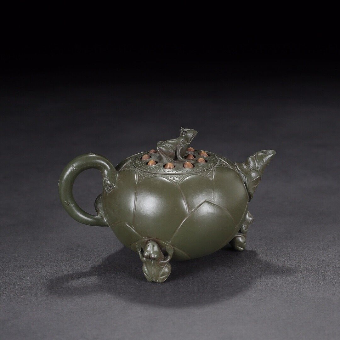 Chinese Yixing Zisha Clay Handmade Exquisite Teapot（青蛙莲子 【底款】蒋蓉）