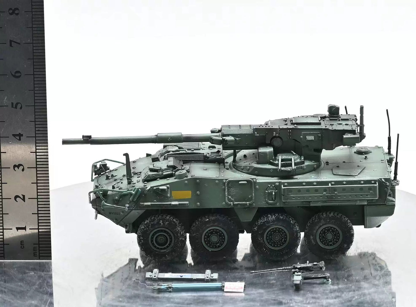 1/72 Sanrong US M1128 Stryker Mobile Artillery Armored Vehicle Tank Green Model