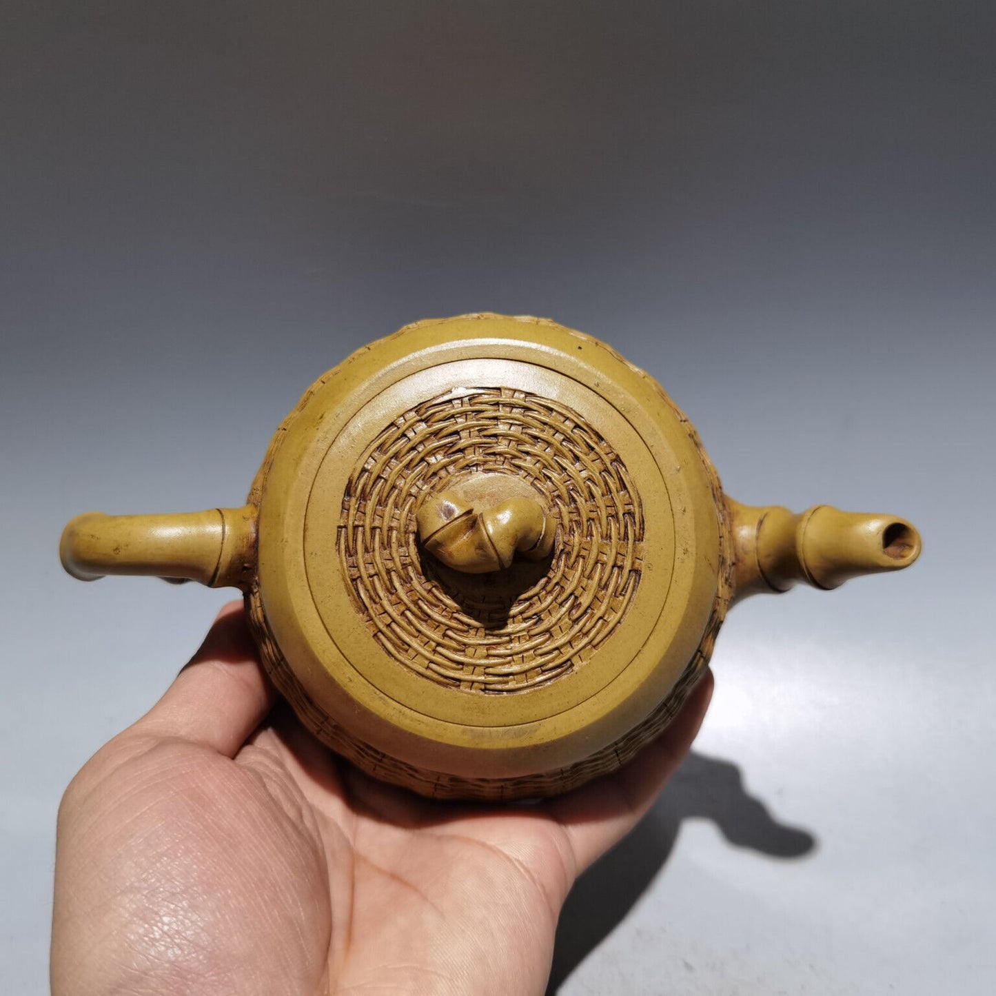 Chinese Yixing Zisha Clay Handmade Exquisite Teapot （竹编壶 底款：瑞新陶艺 )