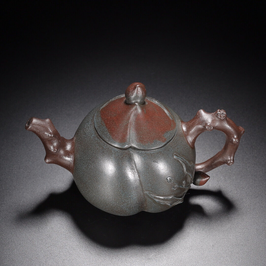 Chinese Yixing Zisha Clay Handmade Exquisite Teapot （寿桃 盖款：蒋蓉）