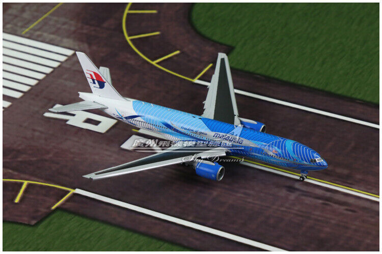 1:400 JC Wings Malaysia Airlines BOEING 777-200 Airplane Flap Down Diecast Model