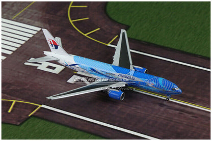 1:400 JC Wings Malaysia Airlines BOEING 777-200 Airplane Flap Down Diecast Model