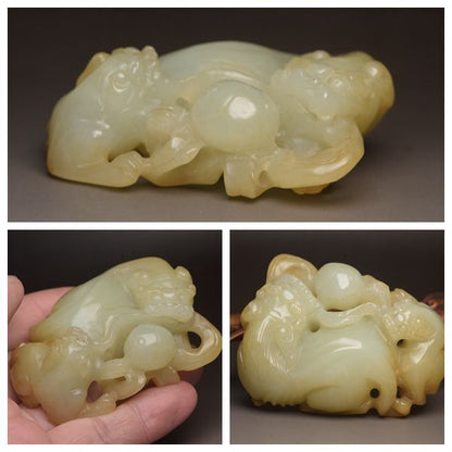Top Chinese Antique Natural Hetian Jade Carved Exquisite Lion Statue Collections