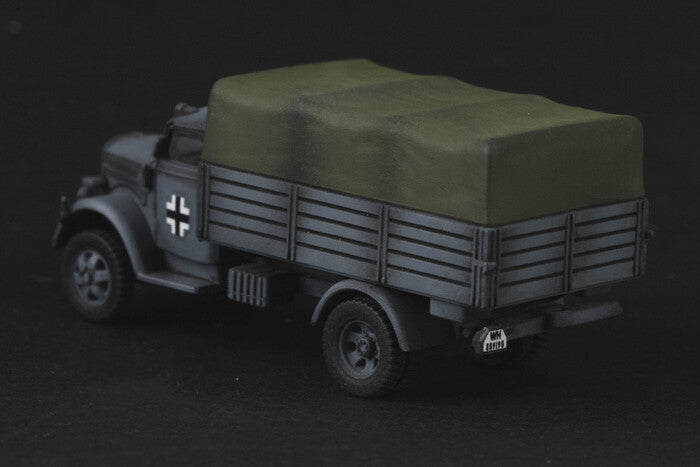 PINMO GERMAN Opel Transport truck Winter camouflage 1/72 Plastic Truck Model