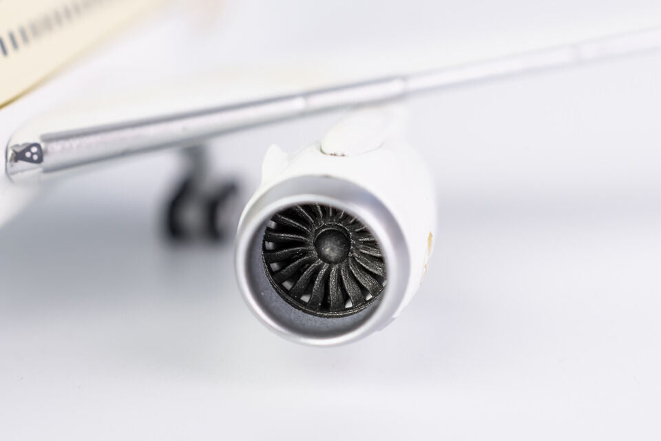 1:400 NG Model Saudia BOEING 787-9 Passenger Aircraft Diecast Airplane Model