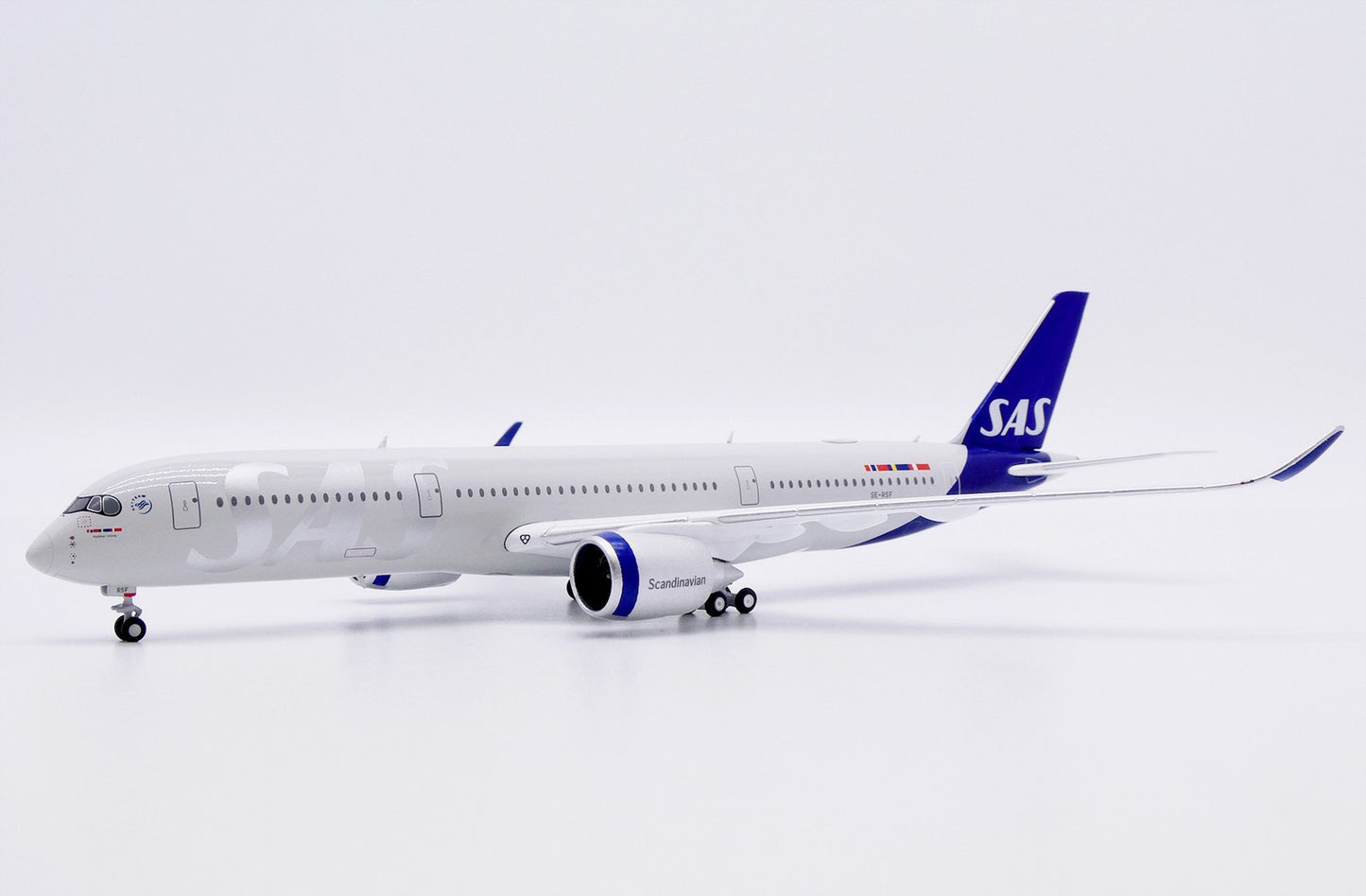 1:400 JC Wings SAS Airbus A350-900XWB Passenger Airplane Diecast Aircraft Model