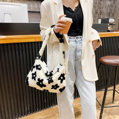 Flower Pattern Shoulder Bag Elegant Underarm Bag Faux Fur Handbag 30*20*5 CM 1PC