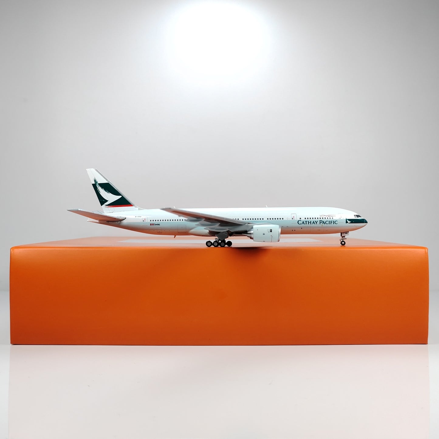 1:400 JC Wings CATHAY PACIFIC BOEING B777-200 Passenger Airplane Diecast Model