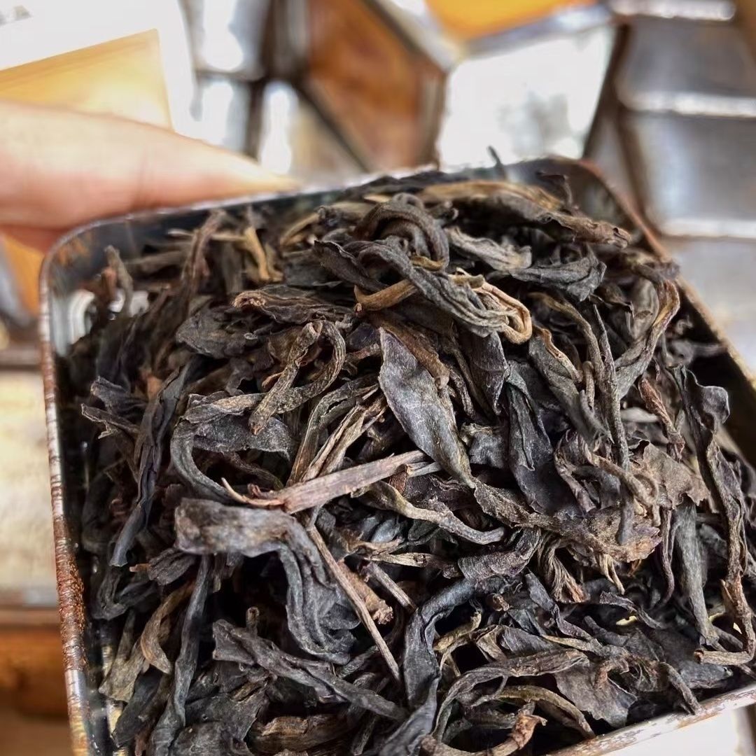 90s Tongqing Pu'er Tea Raw Banzhang Ancient Loose Leaf Old Tea Iron Jar 150g