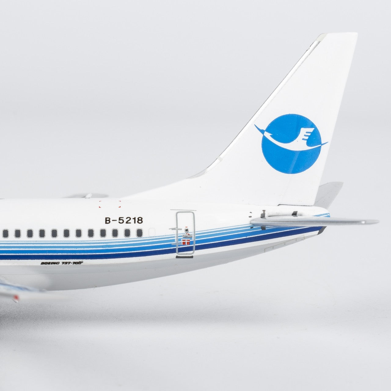 1:400 NGmodels XiamenAir B737-700 B-5218 Passenger Airplane Diecast Plane Model