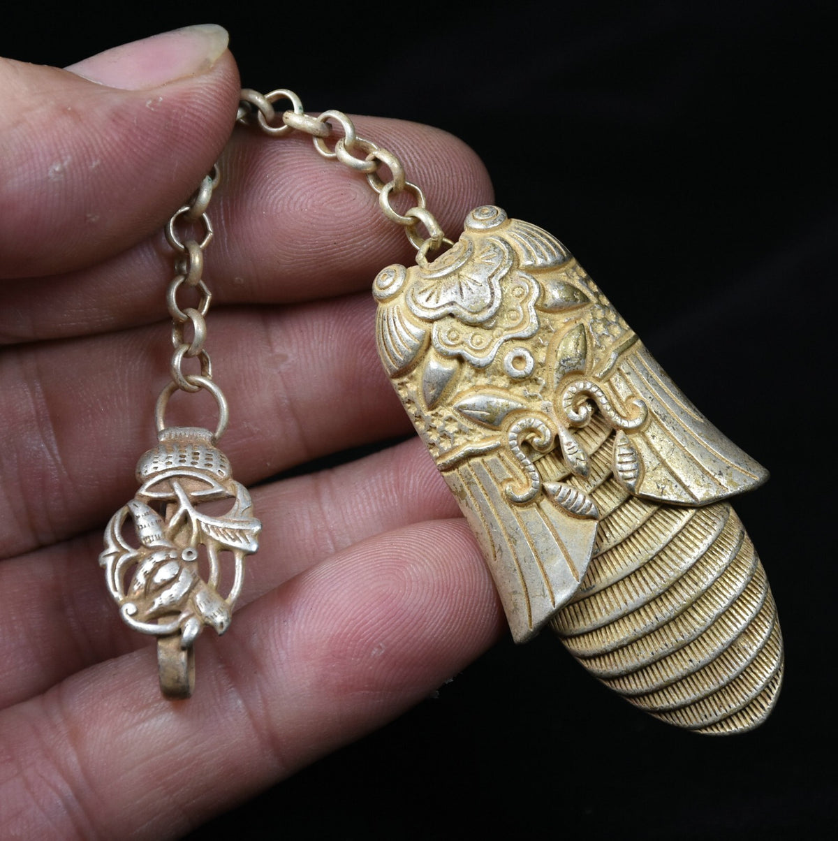 Rare Old Chinese Miao Silver Feng Shui Cicada Pendant Amulet Necklace Decoration