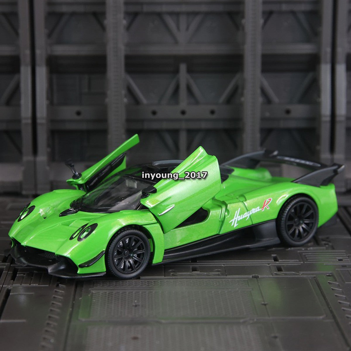 1/32 Pagani Huayra R Model Car Diecast Toy Cars Toys for Boys Kids Gifts Green