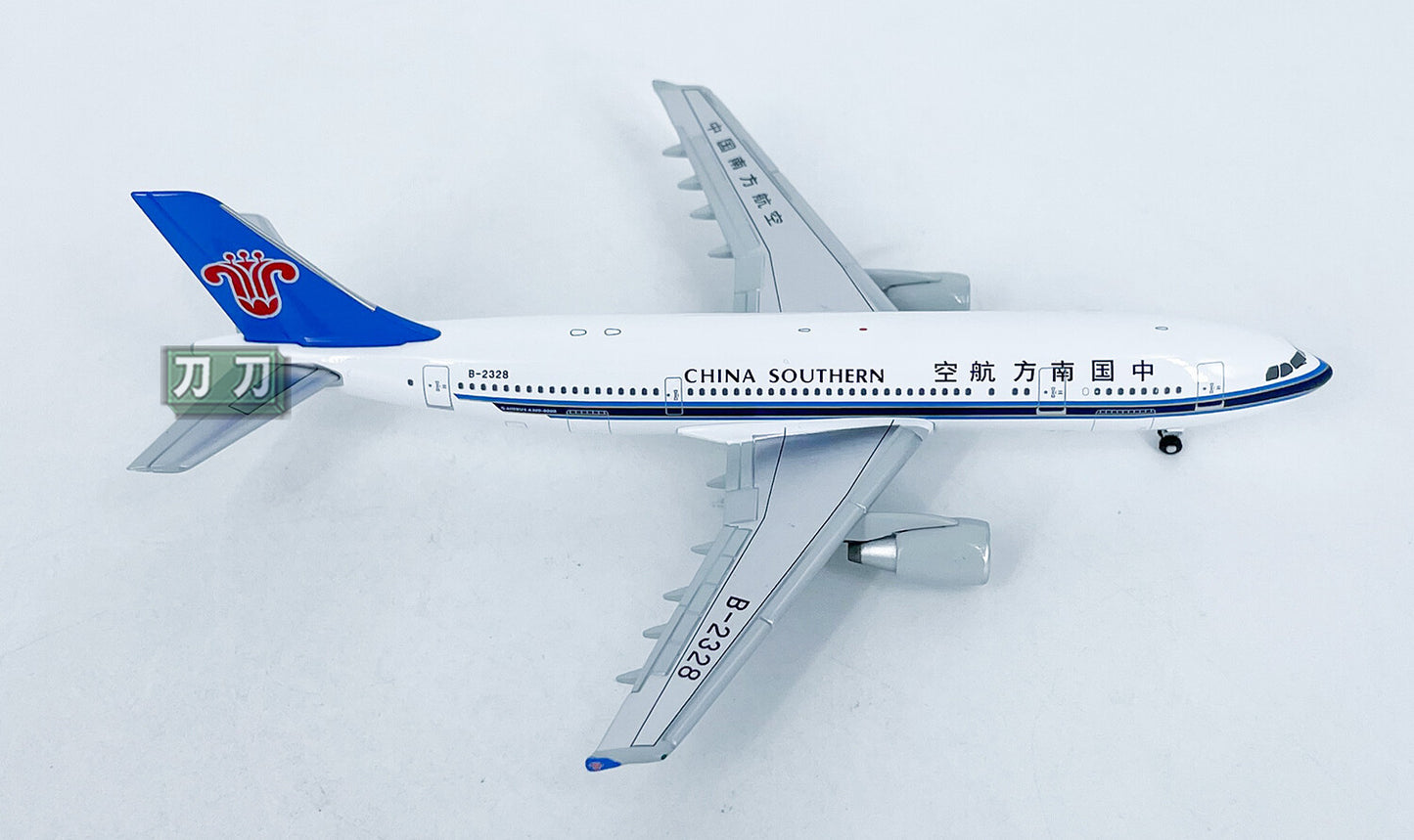 1:400 JET CHINA SOUTHERN A300-600R B-2323 Passenger Airplane Diecast Model