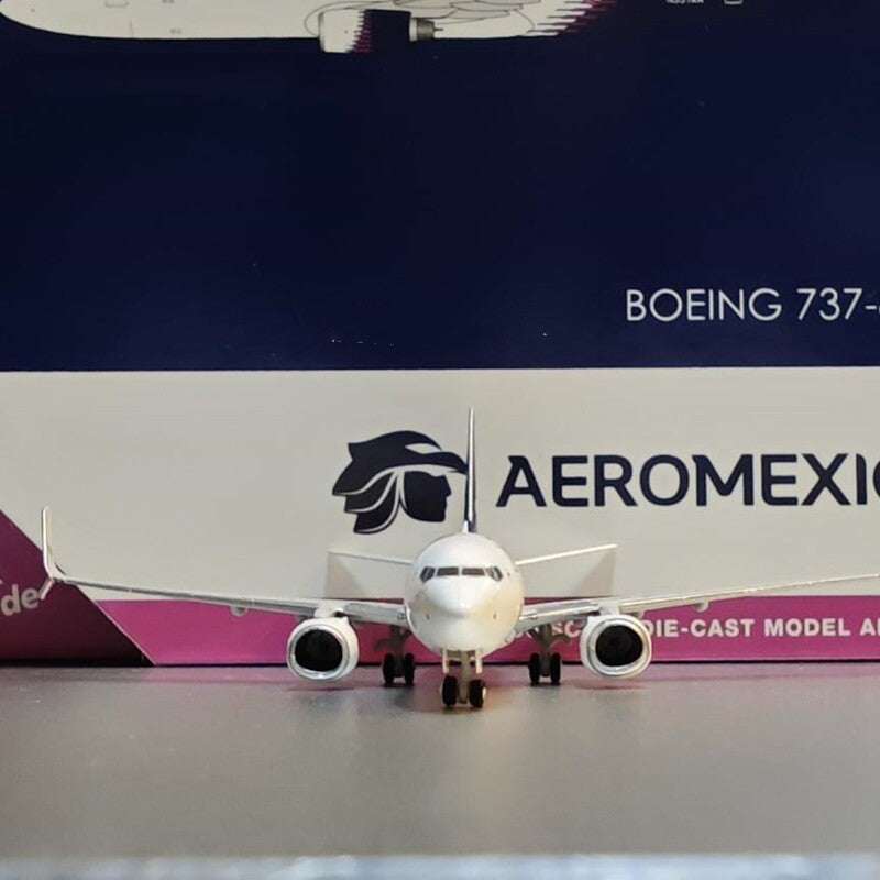 1:400 Geminijets Aeroméxico Boeing 737-800W Passenger Airplane Diecast Model