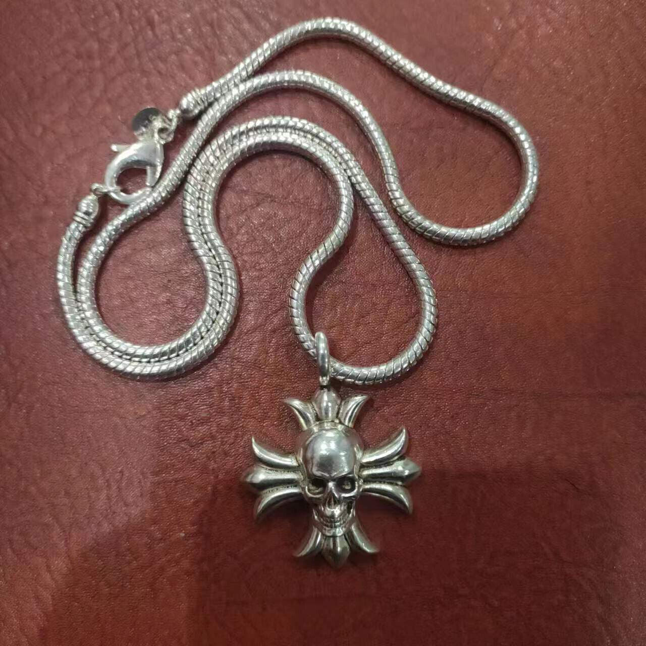 Cool Chinese Old Tibetan Silver Hand Carving necklace pendant Collect