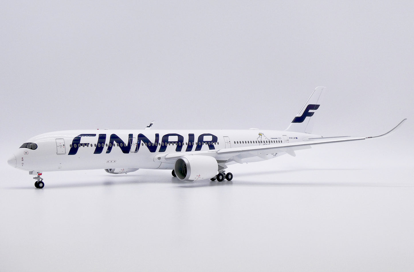1:200 34CM JC Wings FINNAIR AIRBUS A350-900XWB Flap Down Airplane Diecast Model