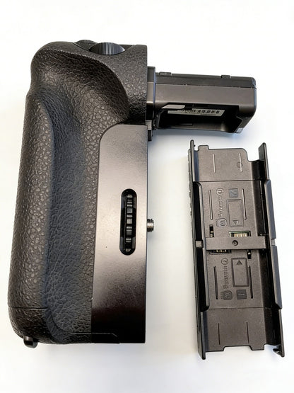 Sony VG-C1EM Vertical Grip for α7/α7R/α7S – Dual NP-W50, Portrait Shooting