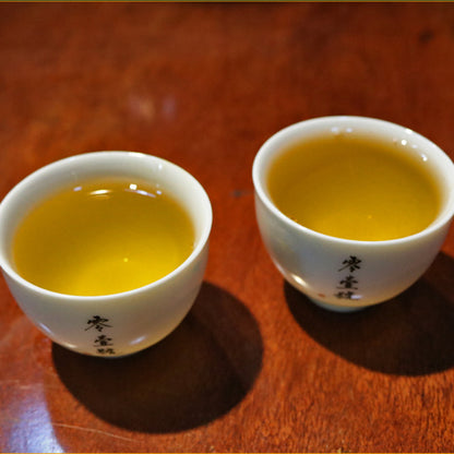 357g Iceland Old Tree Pu-erh Raw Tea Yunnan Classical Pu-erh Cake Green Tea