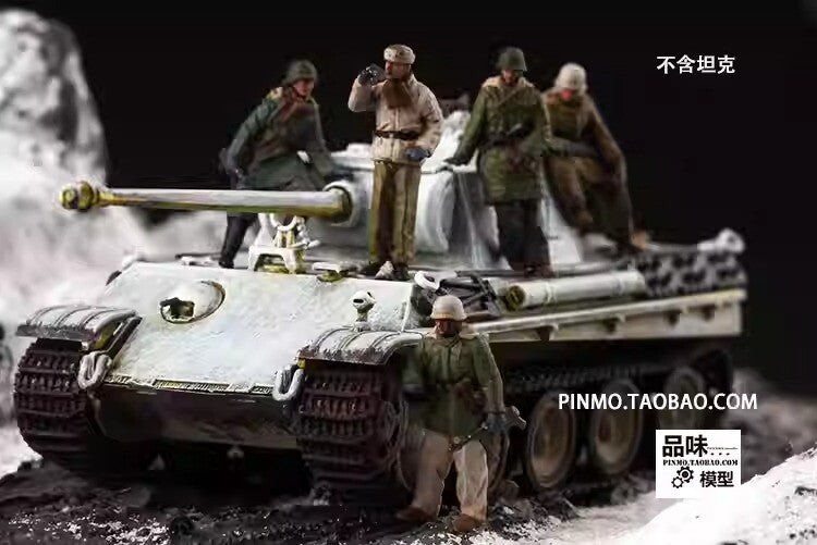 1/72 Winter Tank Carrying Soldiers 5 Soldiers Model