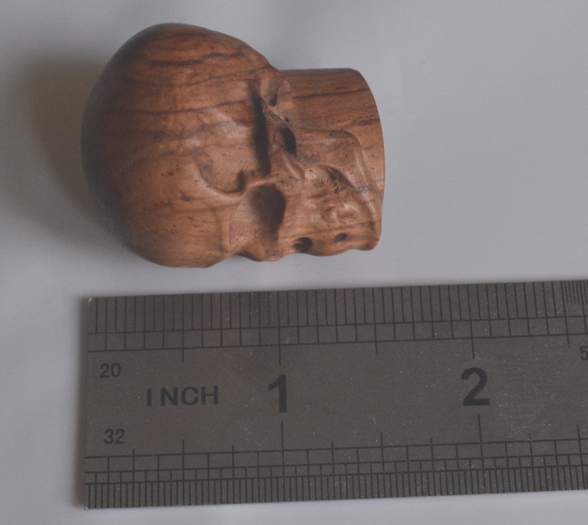 2Pcs Old Sandalwood Skull Statue Hand Carving Carved Wood Pendant Art Sculpture