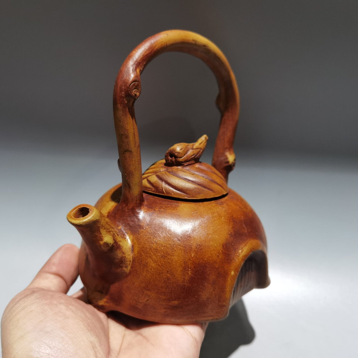 Chinese Yixing Zisha Clay Handmade Exquisite Teapot（供春提梁 底款：供春）