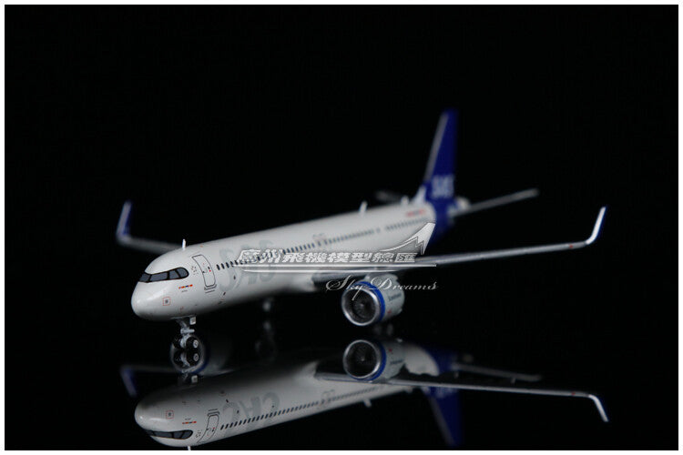 1:400 GeminiJets SAS BOEING A321neo Airplane Diecast Plane Aircraft Model