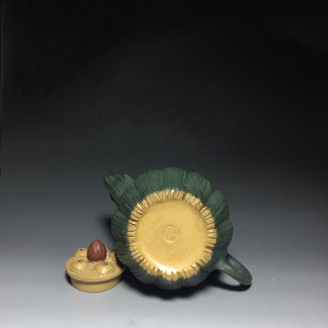 l-0Chinese Yixing Zisha Clay Handmade Exquisite Teapot （莲蓬壶 底款：蒋蓉）