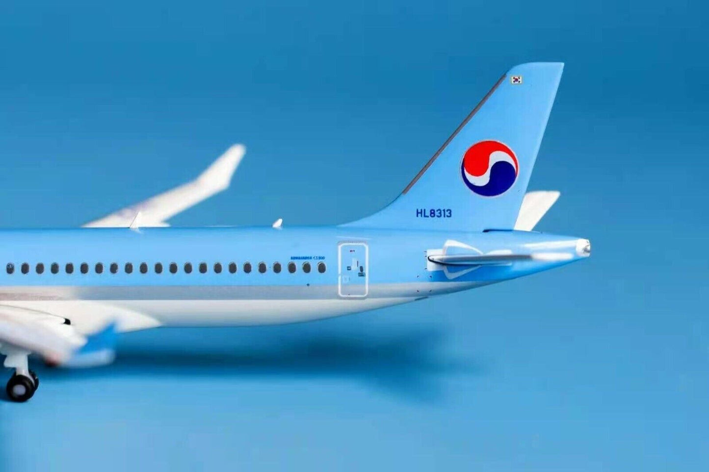 1:400 JC Wings KOREAN AIR Bombardier CS300 Passenger Airplane Diecast Model