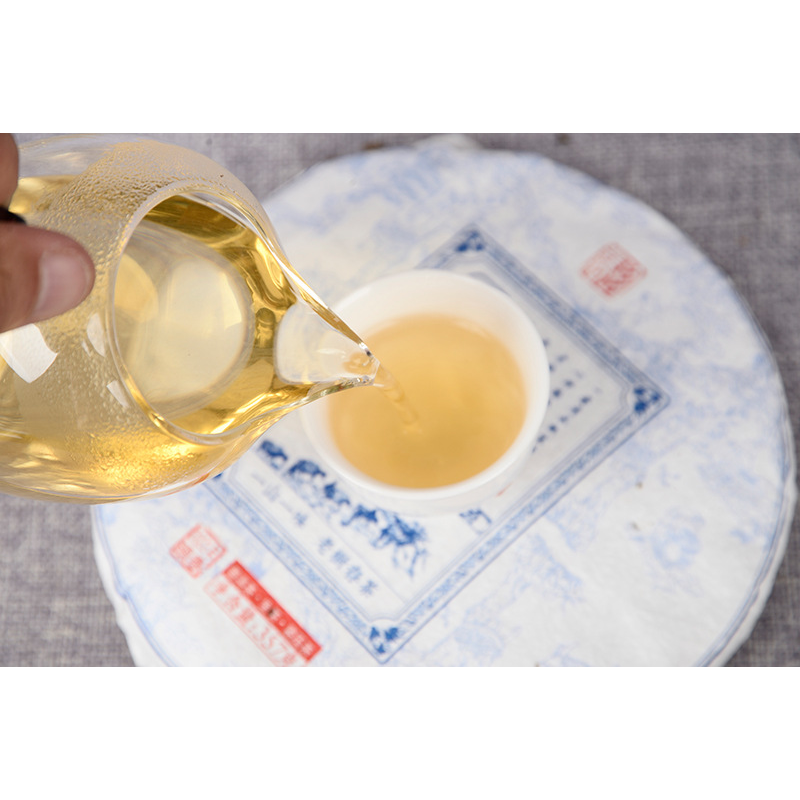 Gift Tea Yunnan Tea Old Banzhang Cake Pu'er Tea Tea Health Care 357g