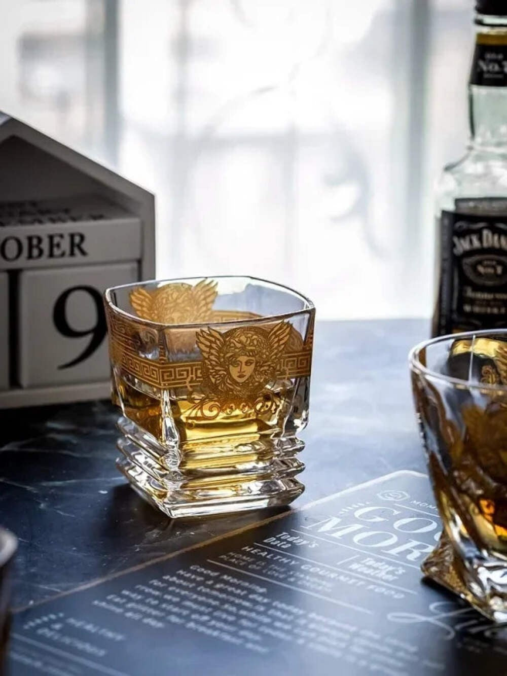 Creative Crystal Whisky Glass – Tracing Gold Head Cup