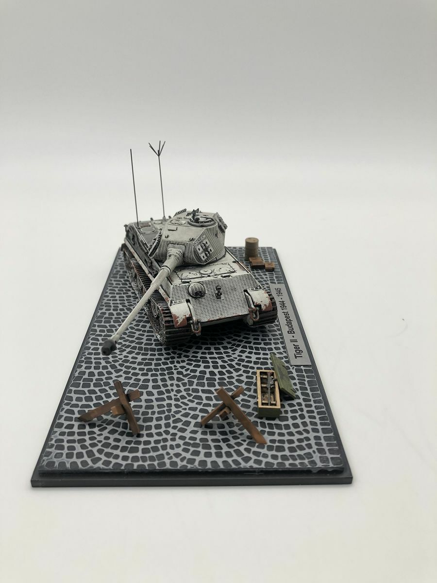 Hot Blood WWII German Tiger II -Budapest 1944-1945 1/72 DIECAST MODEL TANK