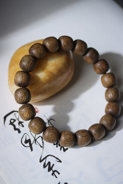 10mm Chinese Natural Eaglewood Handmade Exquisite Bracelets 31169