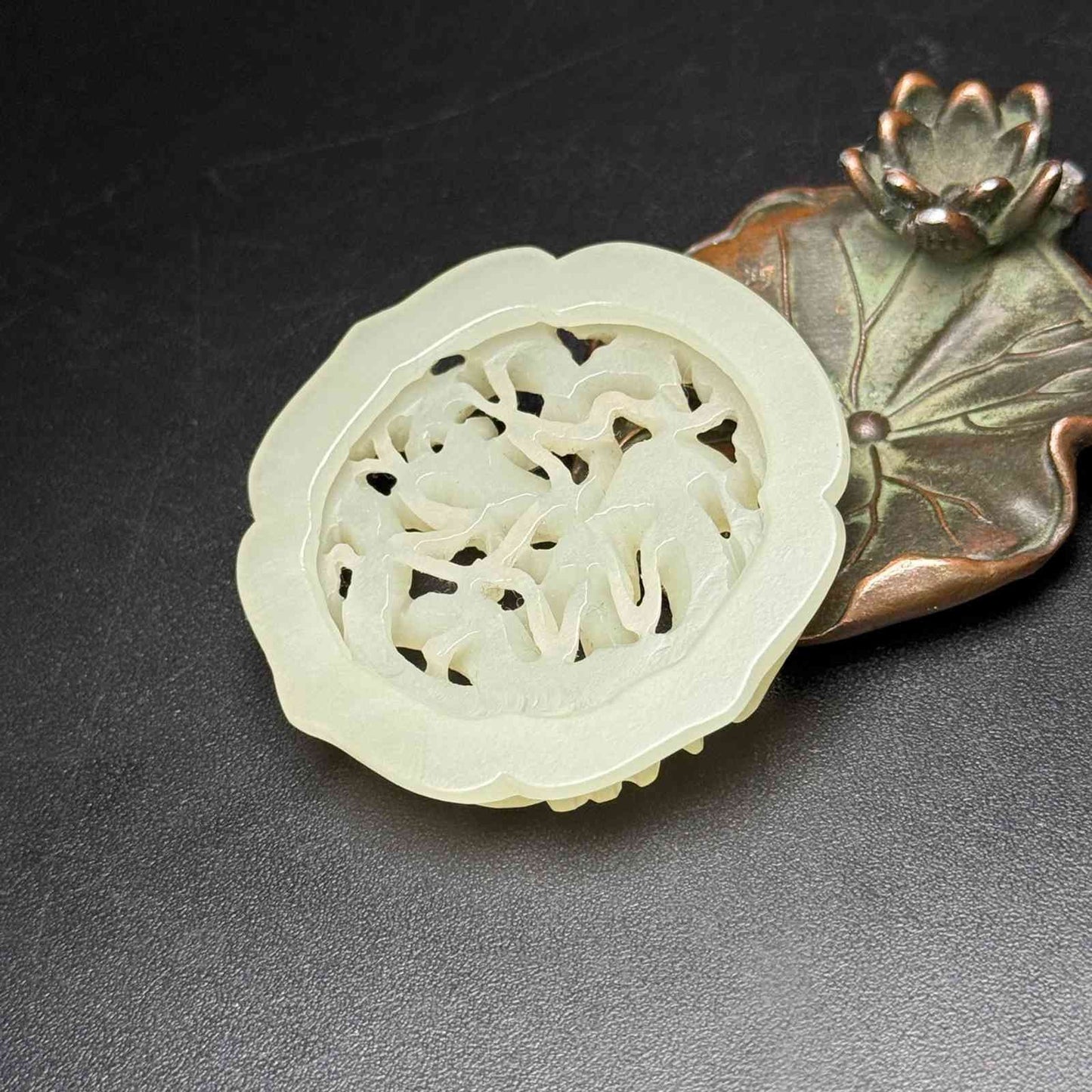 Chinese Natural Hetian Jade Hand-carved Exquisite Dragon Pendant 31223