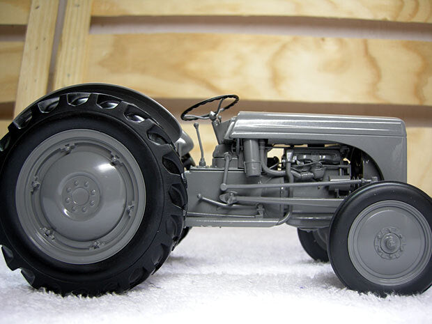 1:16 UH Ferguson TEA-20 Tractor Construction Farm Machine Diecast Model