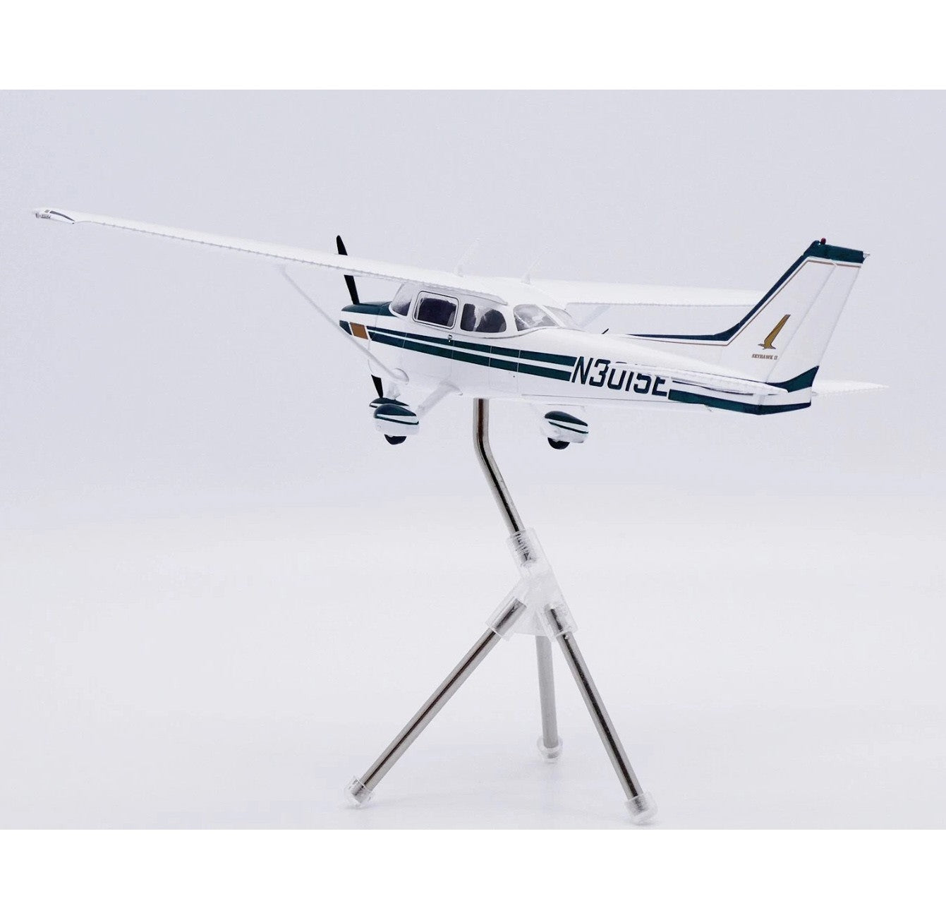 1:400 JC Wings Qantas Cessna 172 N3015E Passenger Airplane Diecast Plane Model
